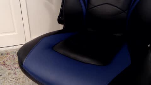 i erupt if you suck ur nipples 4 me and look at the camera while watching me online show from January 30, 12:59 pm