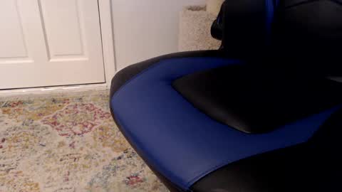 i erupt if you suck ur nipples 4 me and look at the camera while watching me online show from February 24, 12:48 pm