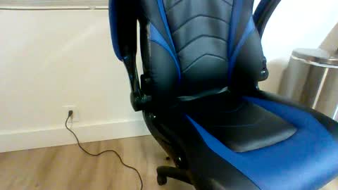 i erupt if you suck ur nipples 4 me and look at the camera while watching me online show from April 21, 12:22 pm