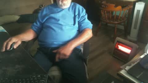 1handyanddee online show from December 6, 4:38 pm