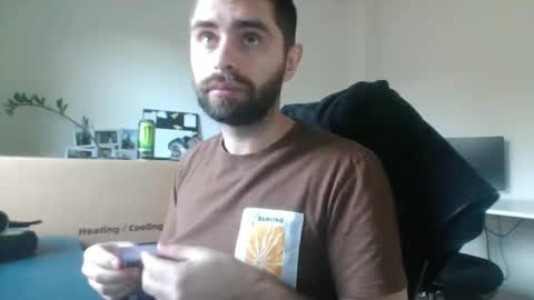 Snapshot of 1kamilkamil11 chatting on December 18, 8:20 am kam online show from December 18, 8:20 am