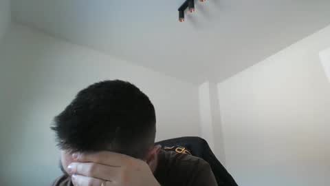 Snapshot of 1kamilkamil11 chatting on February 17, 1:53 pm kam online show from February 17, 1:53 pm