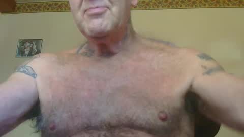 Snapshot of 1pizza__6beers chatting on October 6, 1:05 pm Pizza online show from October 6, 1:05 pm