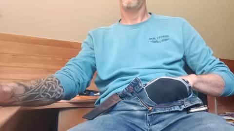 22_acacia_avenue online show from April 9, 8:53 am