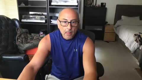 daddy vegas  for single women and couples here online show from March 28, 7:58 pm