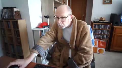  Papi  online show from February 8, 11:27 am