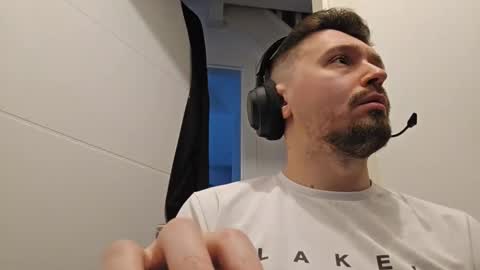 8inchdude93 online show from April 21, 7:58 am