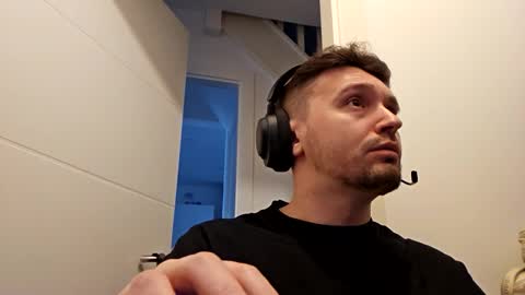 8inchdude93 online show from October 17, 8:40 am