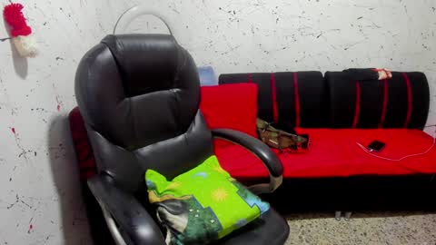 Snapshot of _ace_ventura chatting on December 6, 4:25 am ---- online show from December 6, 4:25 am