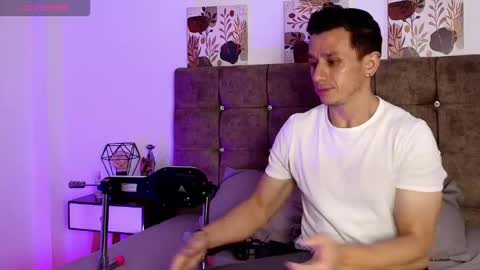 _andrewfalcon2 online show from November 3, 6:32 pm