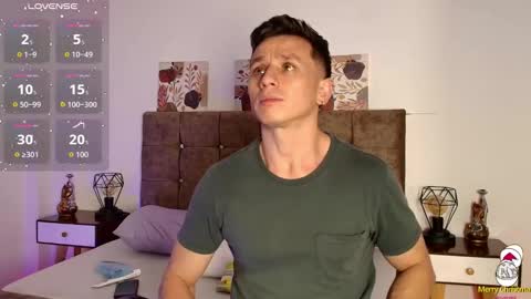 _andrewfalcon2 online show from November 17, 4:32 pm