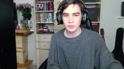 _crise_next_door_ online show from October 29, 4:32 pm