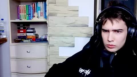 _crise_next_door_ online show from October 6, 2:44 pm