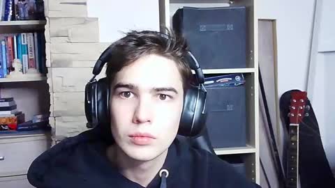 _crise_next_door_ online show from October 2, 6:01 pm