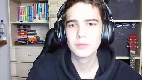 _crise_next_door_ online show from October 1, 5:50 pm