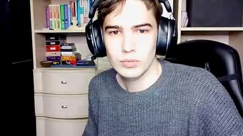 _crise_next_door_ online show from October 16, 3:53 pm