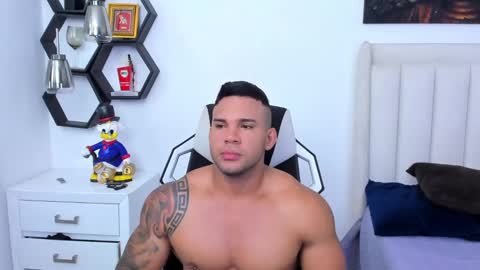 Snapshot of _matthew_santos_ chatting on January 21, 11:18 am _matthew_santos_ online show from January 21, 11:18 am