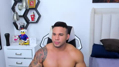 Snapshot of _matthew_santos_ chatting on February 12, 8:40 pm _matthew_santos_ online show from February 12, 8:40 pm