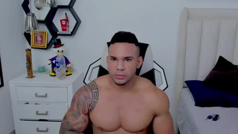 Snapshot of _matthew_santos_ chatting on December 16, 10:40 am _matthew_santos_ online show from December 16, 10:40 am