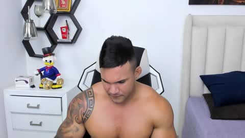 Snapshot of _matthew_santos_ chatting on January 14, 12:00 am _matthew_santos_ online show from January 14, 12:00 am
