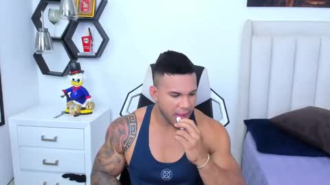 Snapshot of _matthew_santos_ chatting on January 27, 11:33 pm _matthew_santos_ online show from January 27, 11:33 pm