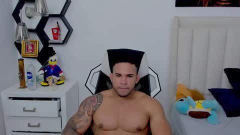 Snapshot of _matthew_santos_ chatting on December 19, 12:24 am _matthew_santos_ online show from December 19, 12:24 am