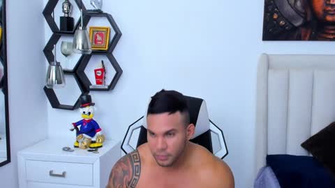 Snapshot of _matthew_santos_ chatting on January 17, 11:00 pm _matthew_santos_ online show from January 17, 11:00 pm