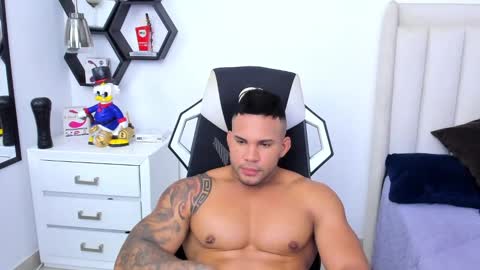 Snapshot of _matthew_santos_ chatting on February 8, 11:24 pm _matthew_santos_ online show from February 8, 11:24 pm