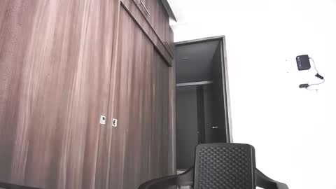 Juan Pablo-independent model online show from April 18, 7:32 am