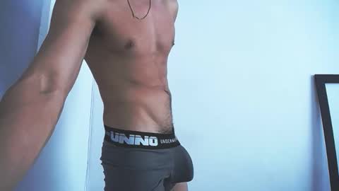 Juan Pablo-independent model online show from November 19, 8:30 pm