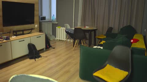 OLIVERERENMARCUSpvt is open online show from February 11, 4:01 am