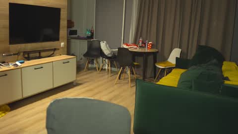 OLIVERERENMARCUSpvt is open online show from January 9, 4:08 am