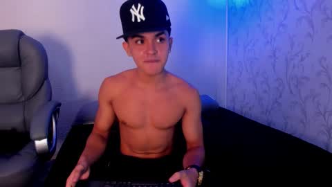 _taylorblack online show from December 18, 11:50 am