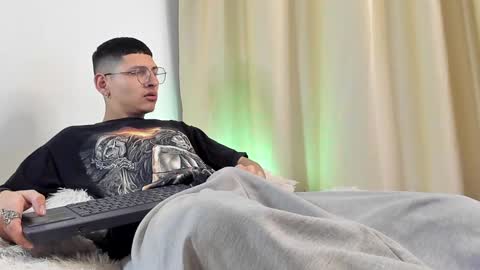 alejo online show from December 18, 3:15 am