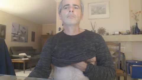 Snapshot of aalex1717 chatting on October 21, 7:00 am Aalex1717 online show from October 21, 7:00 am