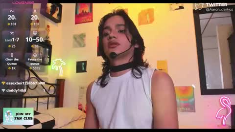 Snapshot of aaron_darkus chatting on October 11, 1:31 am Aaron online show from October 11, 1:31 am
