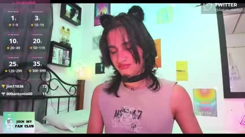 Snapshot of aaron_darkus chatting on September 29, 12:53 am Aaron online show from September 29, 12:53 am