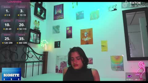Snapshot of aaron_darkus chatting on October 7, 1:53 am Aaron online show from October 7, 1:53 am