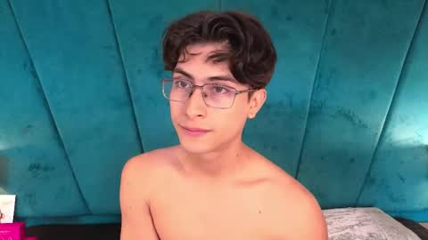 Aaron Ezequiel online show from April 30, 5:31 pm