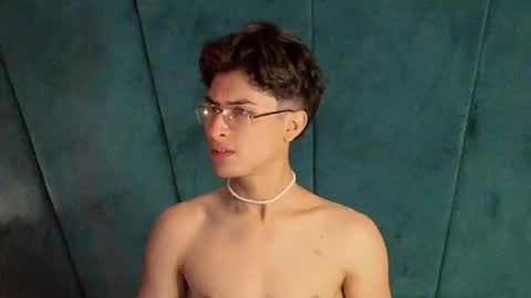 Snapshot of aaron_eze chatting on October 5, 11:31 pm Aaron Ezequiel online show from October 5, 11:31 pm