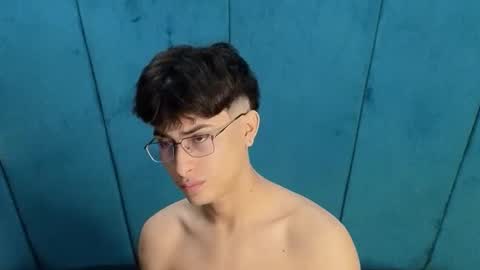 Aaron Ezequiel online show from November 7, 12:14 am