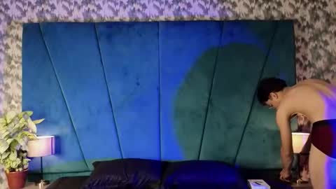 Aaron Ezequiel online show from October 21, 10:45 pm