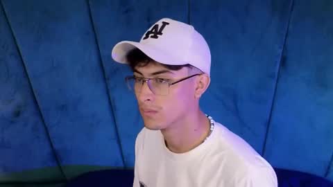 Snapshot of aaron_eze chatting on September 28, 9:13 pm Aaron Ezequiel online show from September 28, 9:13 pm