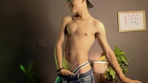 Snapshot of aaron_eze chatting on October 2, 11:53 pm Aaron Ezequiel online show from October 2, 11:53 pm