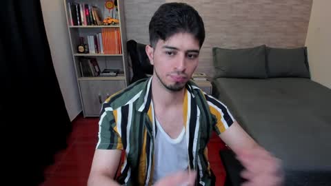 Aaron online show from December 12, 8:43 pm