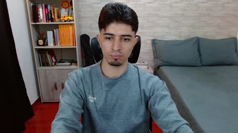 Aaron online show from December 2, 9:04 pm