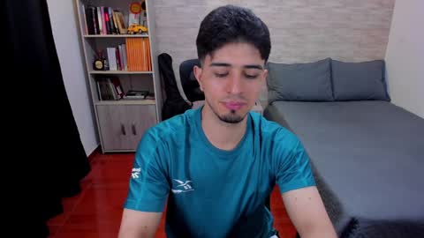 Aaron online show from December 6, 7:34 pm