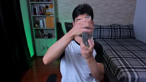 Aaron online show from September 19, 7:57 pm