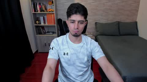 Aaron online show from December 9, 8:40 pm