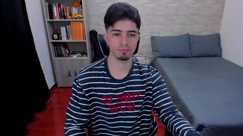 Aaron online show from December 3, 8:28 pm